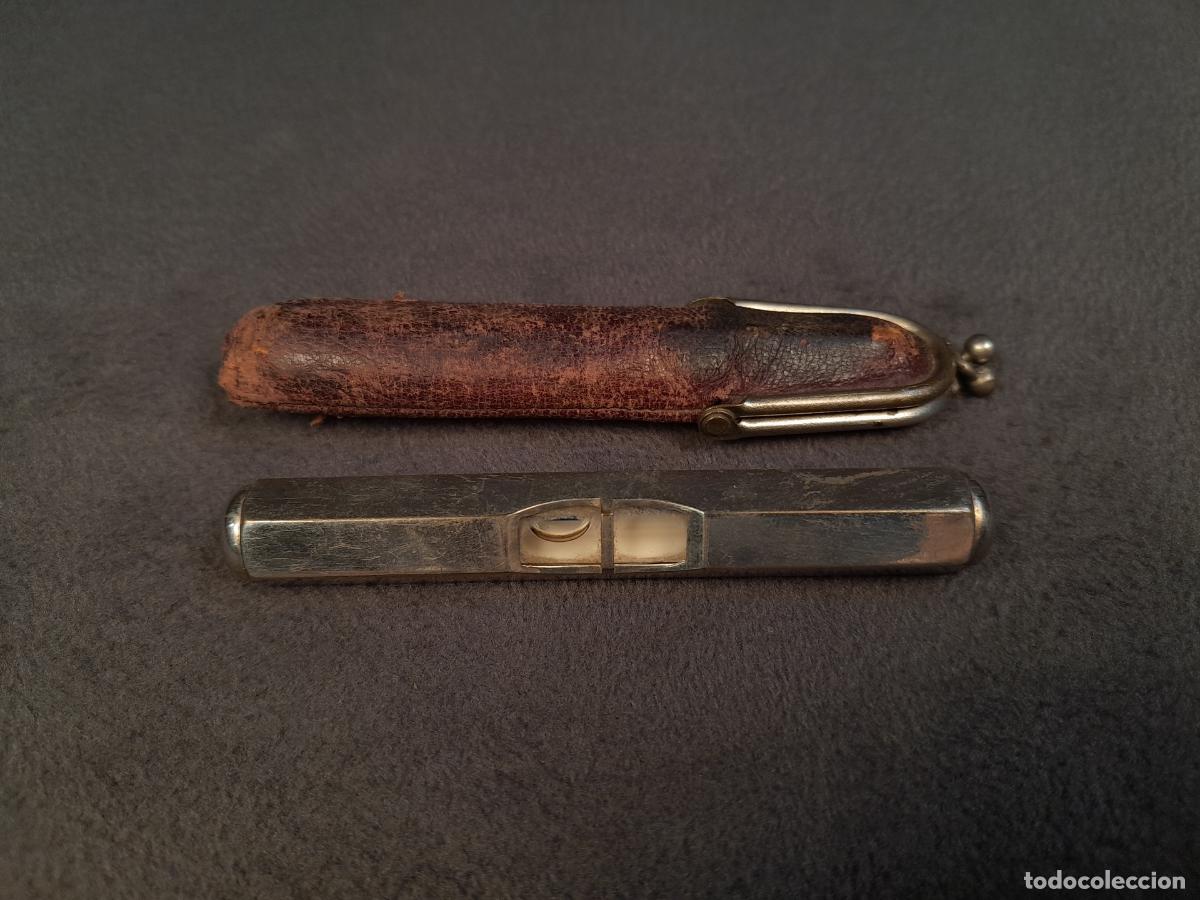 Antig&uuml;edades: ANTIGUO NIVEL DE BURBUJA DE BOLSILLO CON ESTUCHE DE CUERO. PRINCIPIOS S. XX.