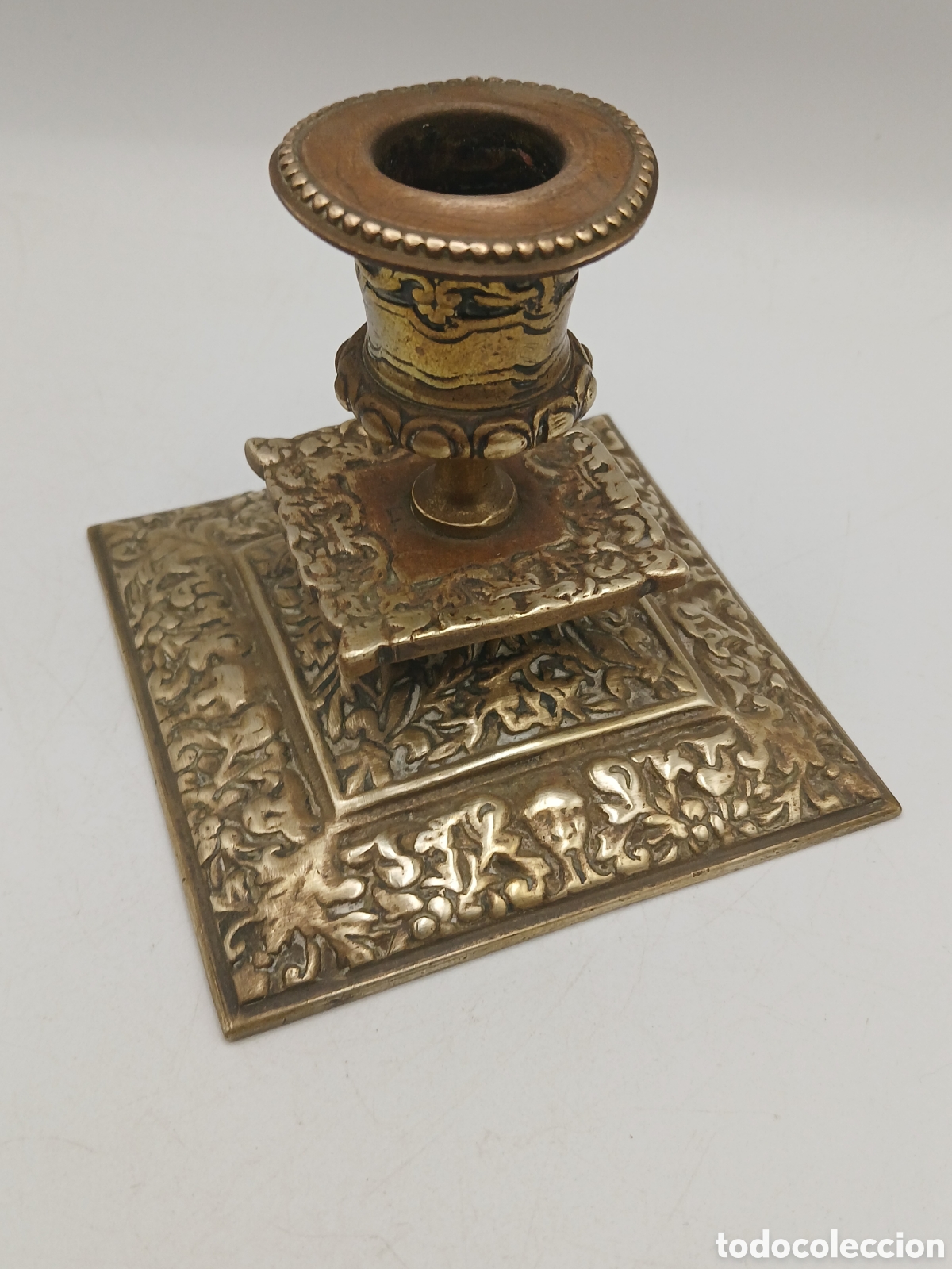 Antig&uuml;edades: Antiguo candelabro velero bronce repujado estilo barroco