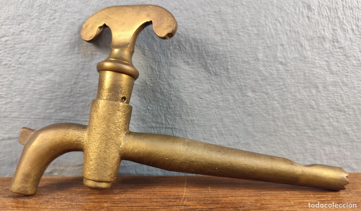 Antig&uuml;edades: Grifo de bronce para bota siglo XIX