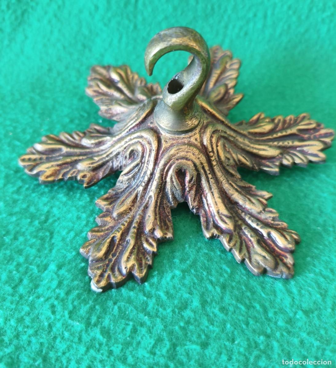 Antig&uuml;edades: ANTIGUO FLORON DE BRONCE DORADO PARA COLGAR LAMPARA DE TECHO. MODERNISTA.