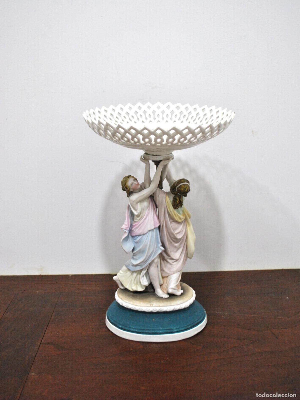 Antig&uuml;edades: Centro de mesa porcelana figuras femeninas