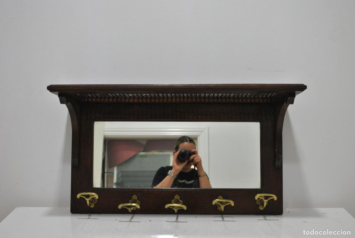 Antig&uuml;edades: Perchero de pared con espejo y rejilla - Foto 2