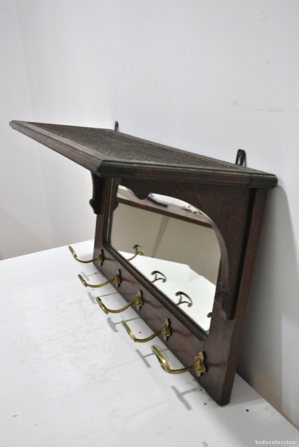 Antig&uuml;edades: Perchero de pared con espejo y rejilla - Foto 4