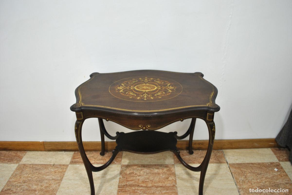 Antig&uuml;edades: Mesa auxiliar de madera con marqueter&iacute;a - Foto 2