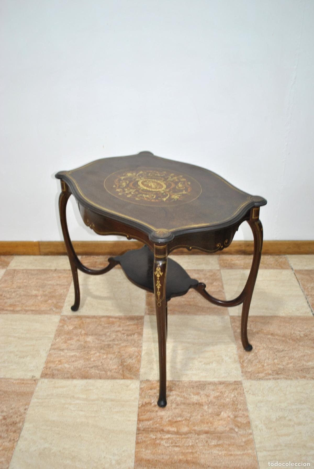 Antig&uuml;edades: Mesa auxiliar de madera con marqueter&iacute;a - Foto 5