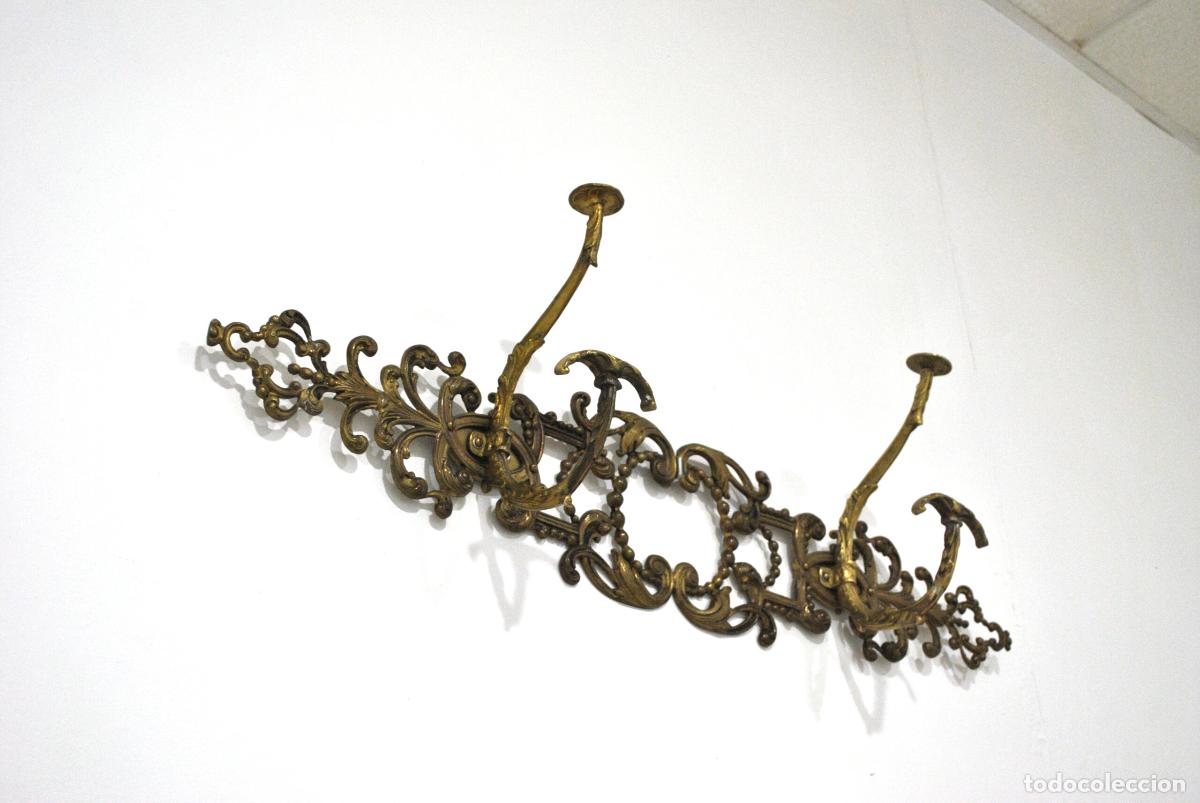 Antig&uuml;edades: Perchero de pared bronce dorado - Foto 3