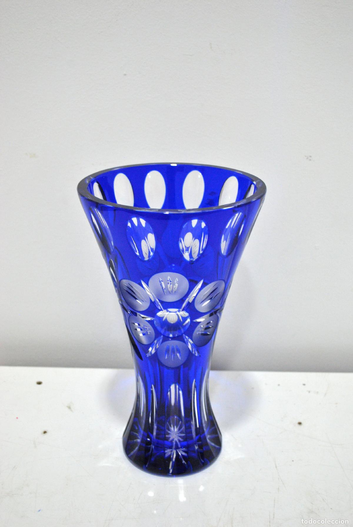 Antig&uuml;edades: Jarr&oacute;n cristal bohemia azul tallado