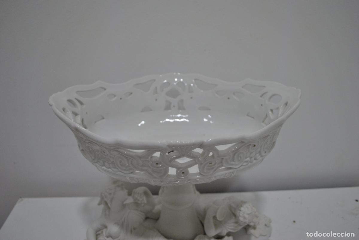 Antig&uuml;edades: Centro de mesa porcelana blanca Biscuit - Foto 2