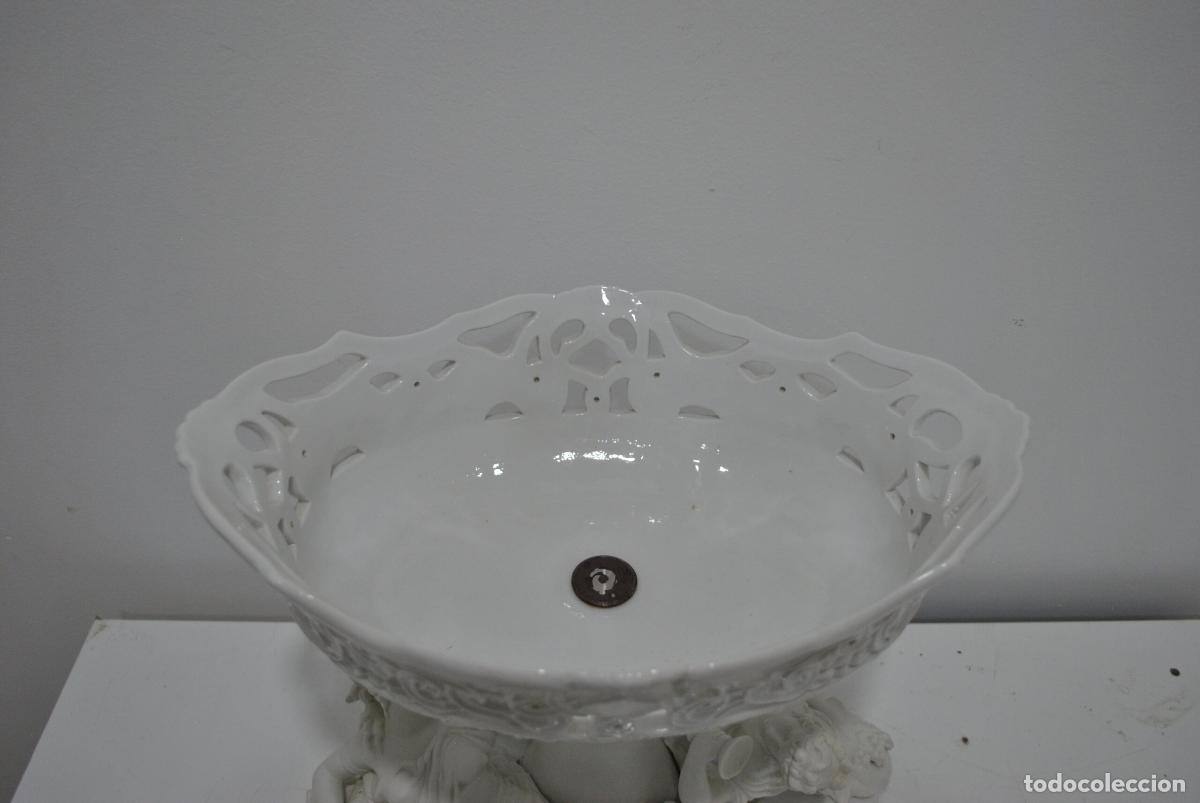 Antig&uuml;edades: Centro de mesa porcelana blanca Biscuit - Foto 3
