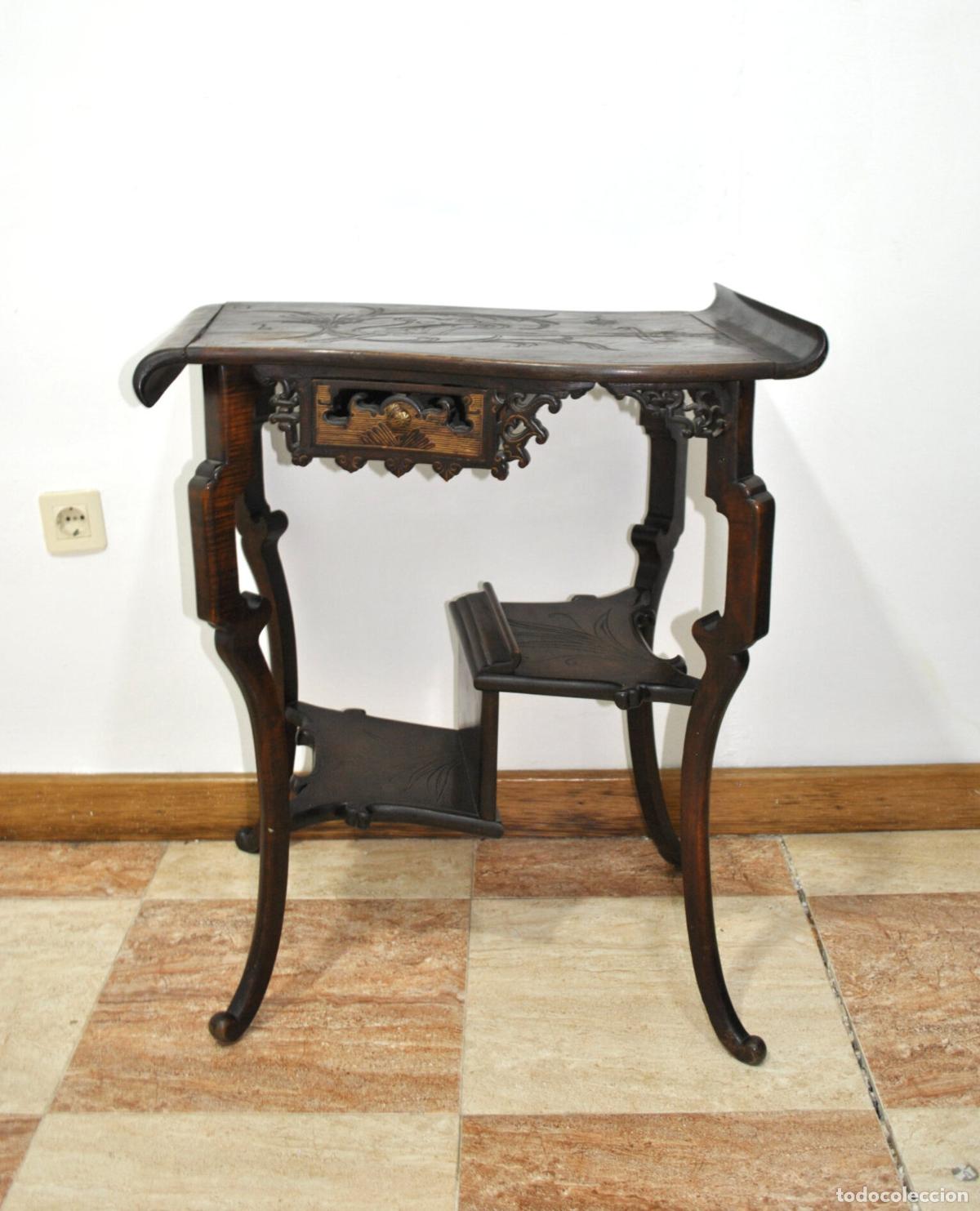 Antig&uuml;edades: Mesa auxiliar Art Nouveau Oriental