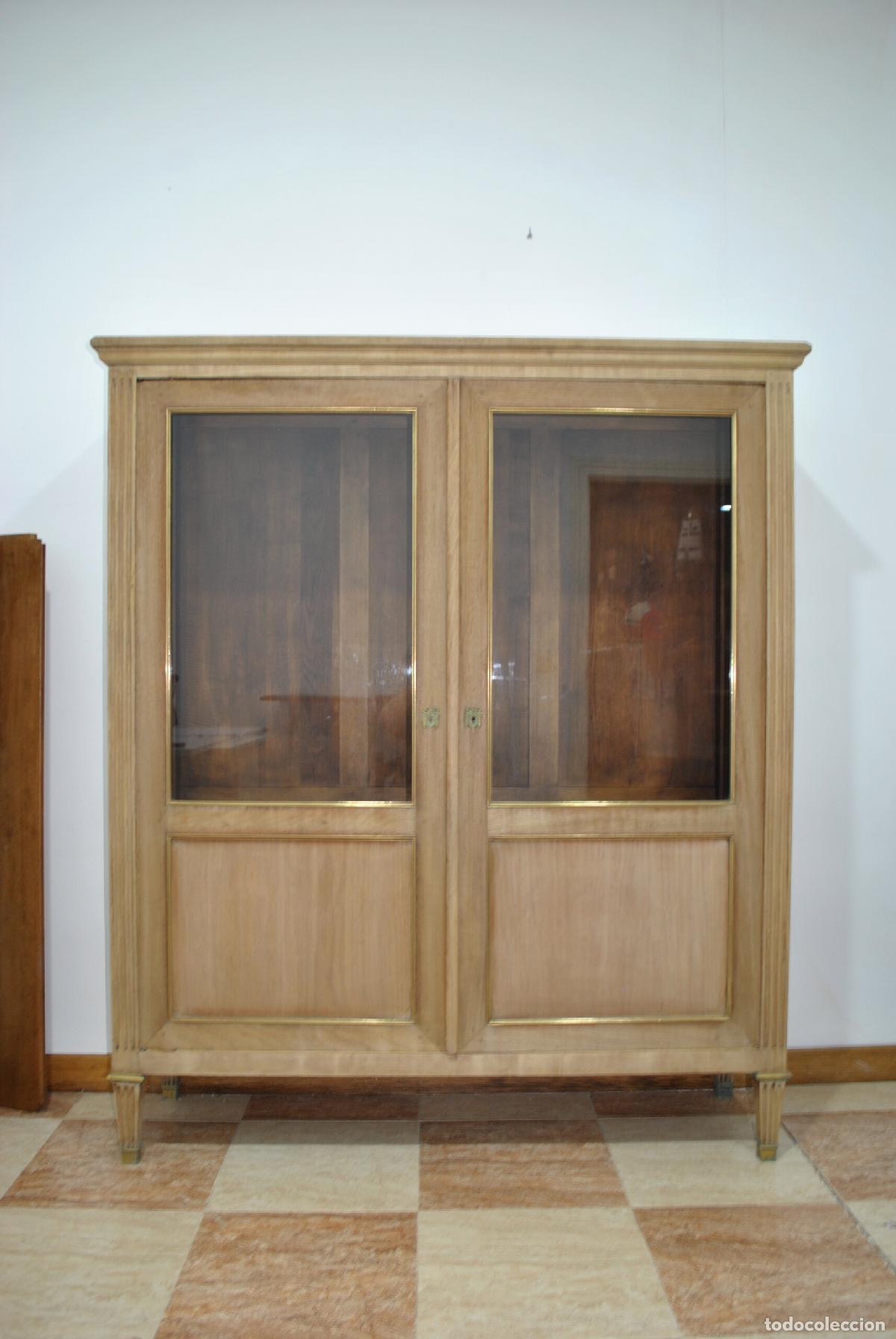 Antig&uuml;edades: Vitrina madera nogal lavada