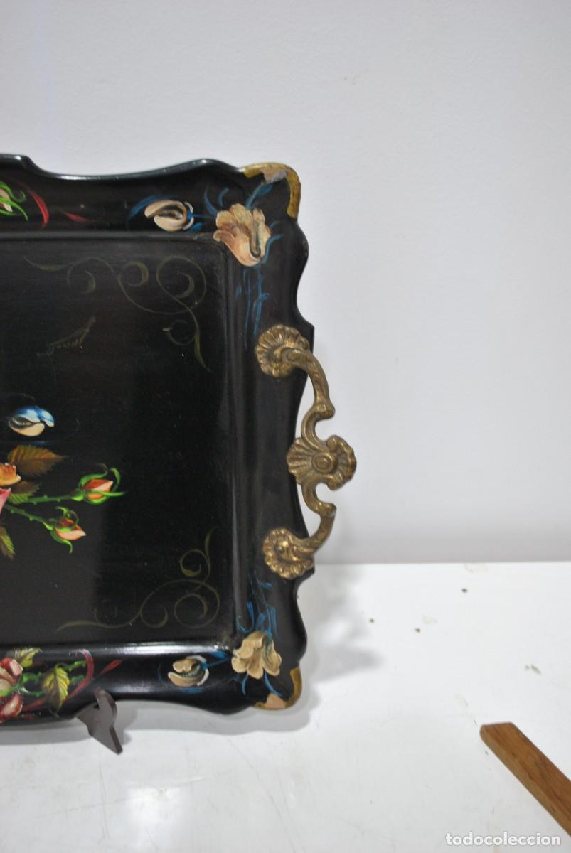 Antig&uuml;edades: Bandeja lacada negra flores - Foto 3