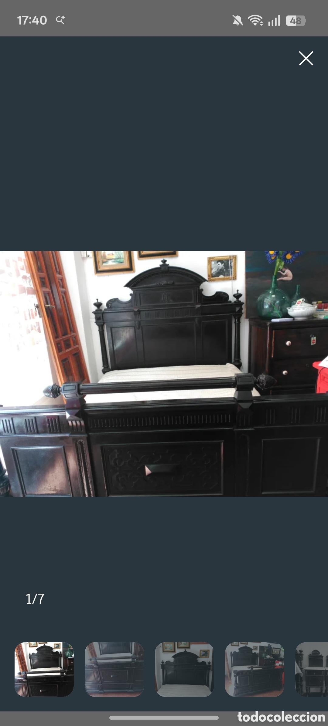 Antig&uuml;edades: Cama antigua de madera tallada con Dos mesitas a juego