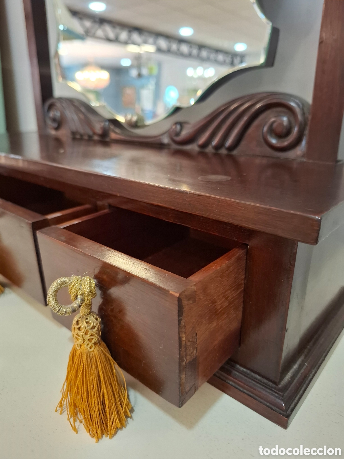 Antig&uuml;edades: Tocador antiguo con espejo basculante - Foto 3