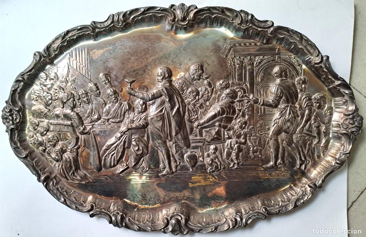Antig&uuml;edades: BANDEJA OVALADA DE METAL REPUJADO, LAS BODAS DE CAN&Aacute;, CON CUELGUES. BANDEJA-47,2