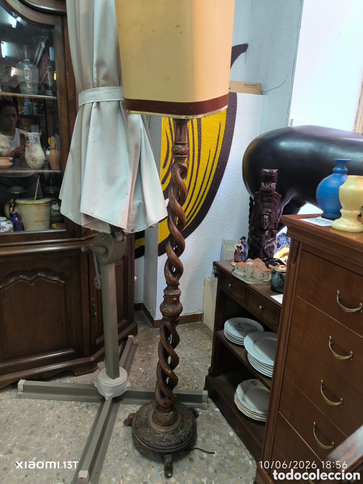 Antig&uuml;edades: L&aacute;mpara de por de madera