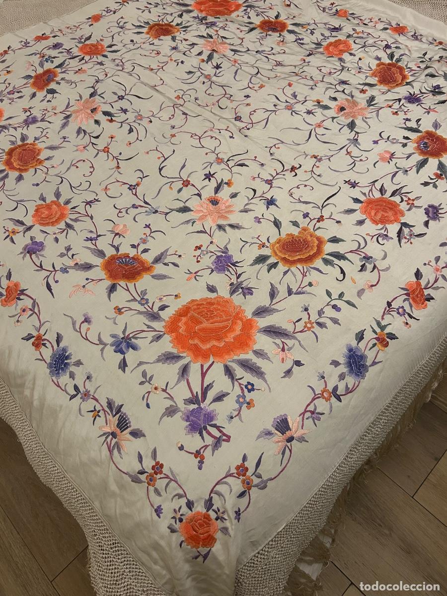 Antig&uuml;edades: Antiguo mant&oacute;n de Manila en seda bordado a mano China silk shawl