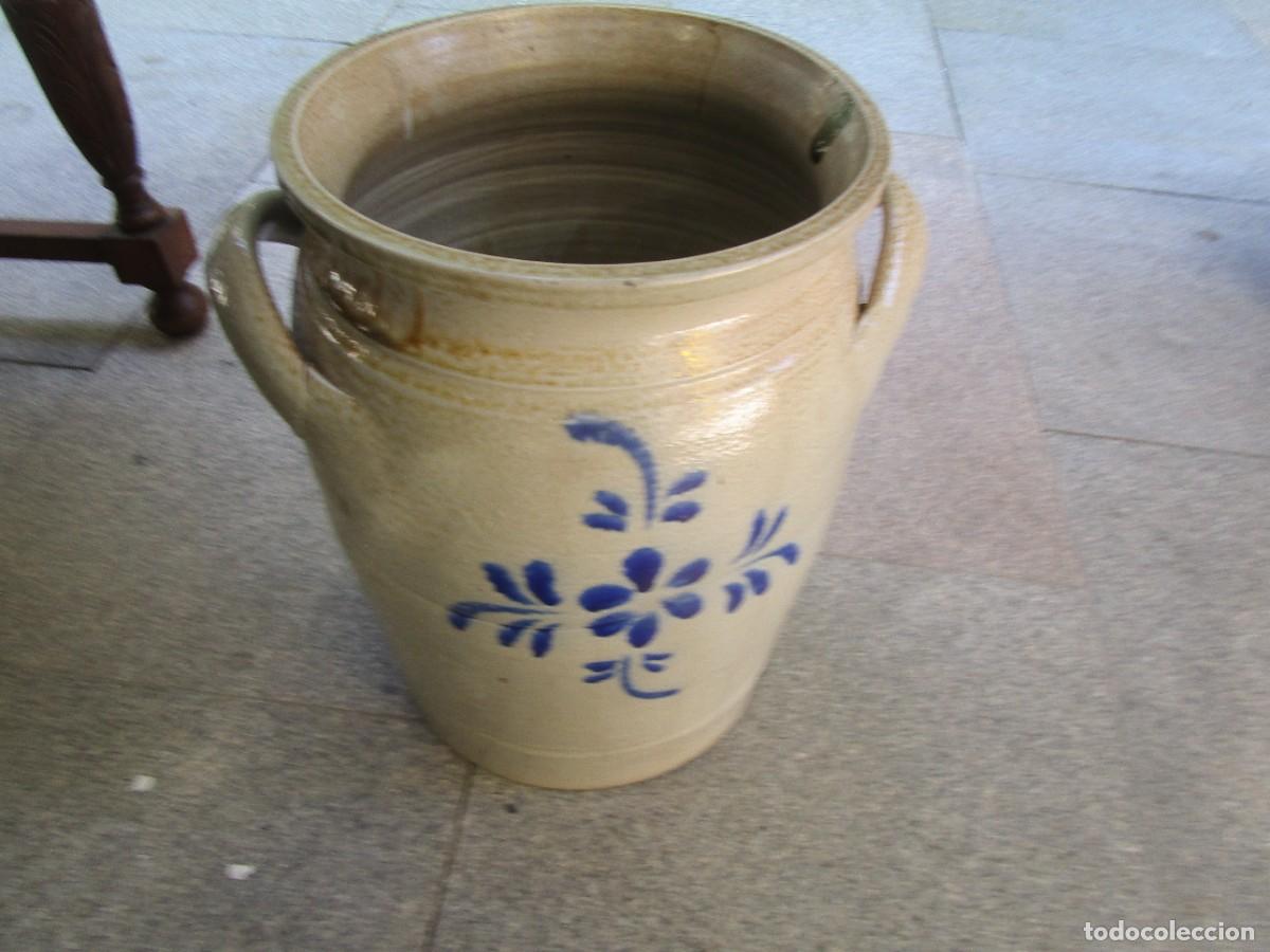 Antig&uuml;edades: ANTIGUA Y PESADA VASIJA TINAJA EN GRES ESMALTADO - IRREGULARIDADES DE COCCION - DECO FLORAL 9,5KG. +
