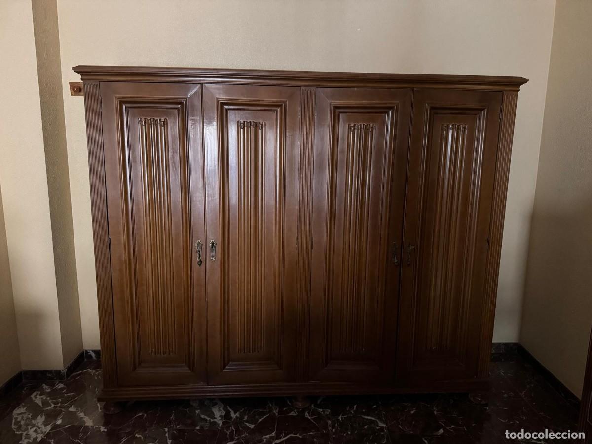 Antig&uuml;edades: ARMARIO DE 4 PUERTAS