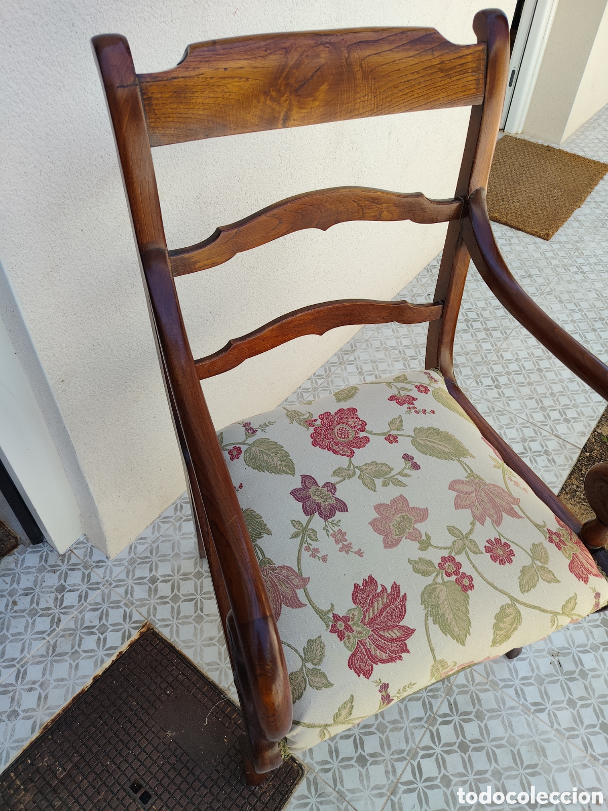 Antig&uuml;edades: Butaca de madera con asiento tapizado - Foto 2