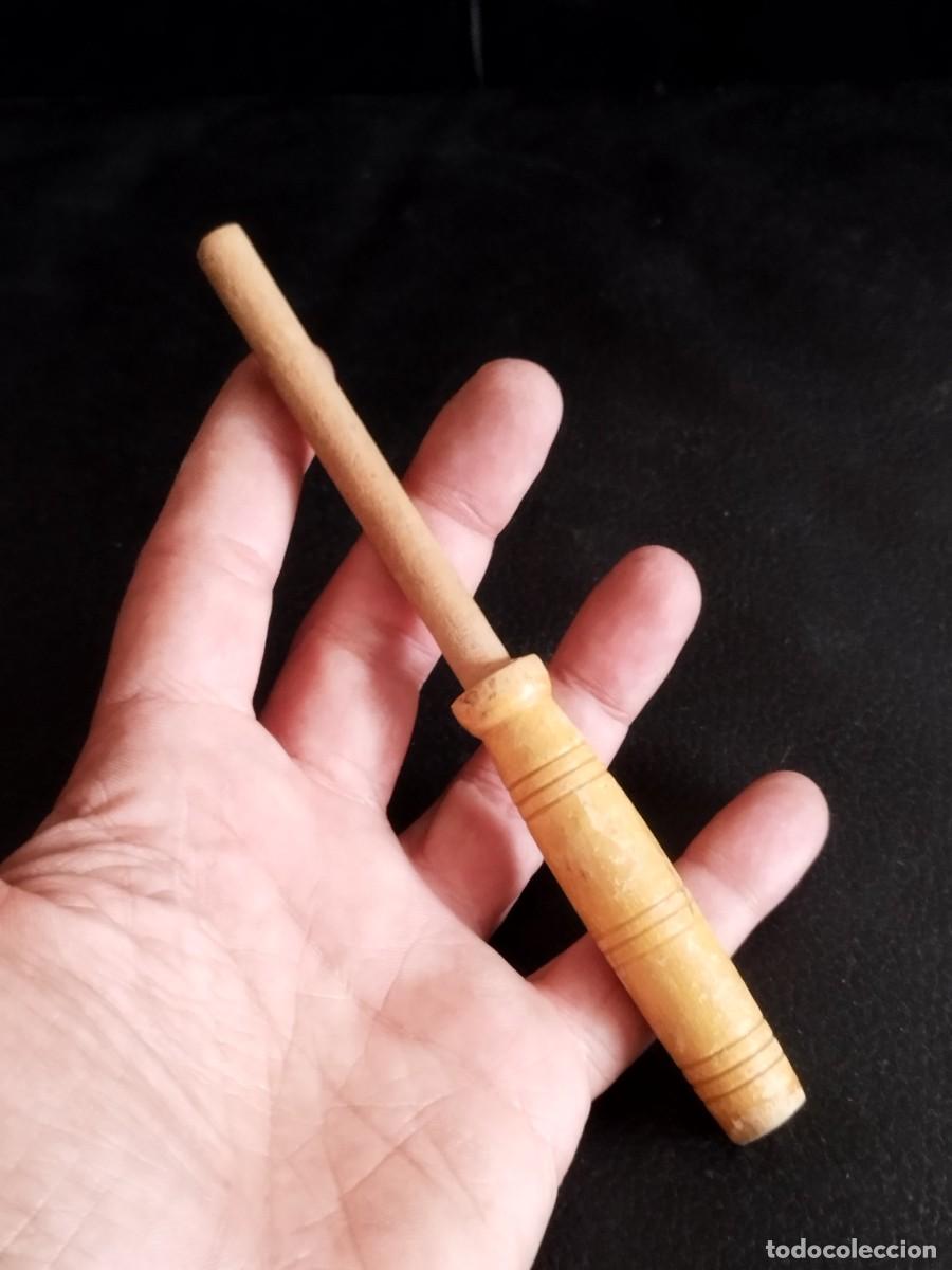 Antig&uuml;edades: Mango de madera tipo bolillo.