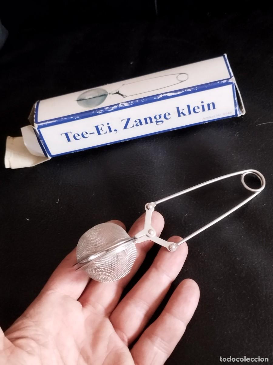 Antig&uuml;edades: Infusor de t&eacute; tipo pinza de acero inoxidable con forma de bola