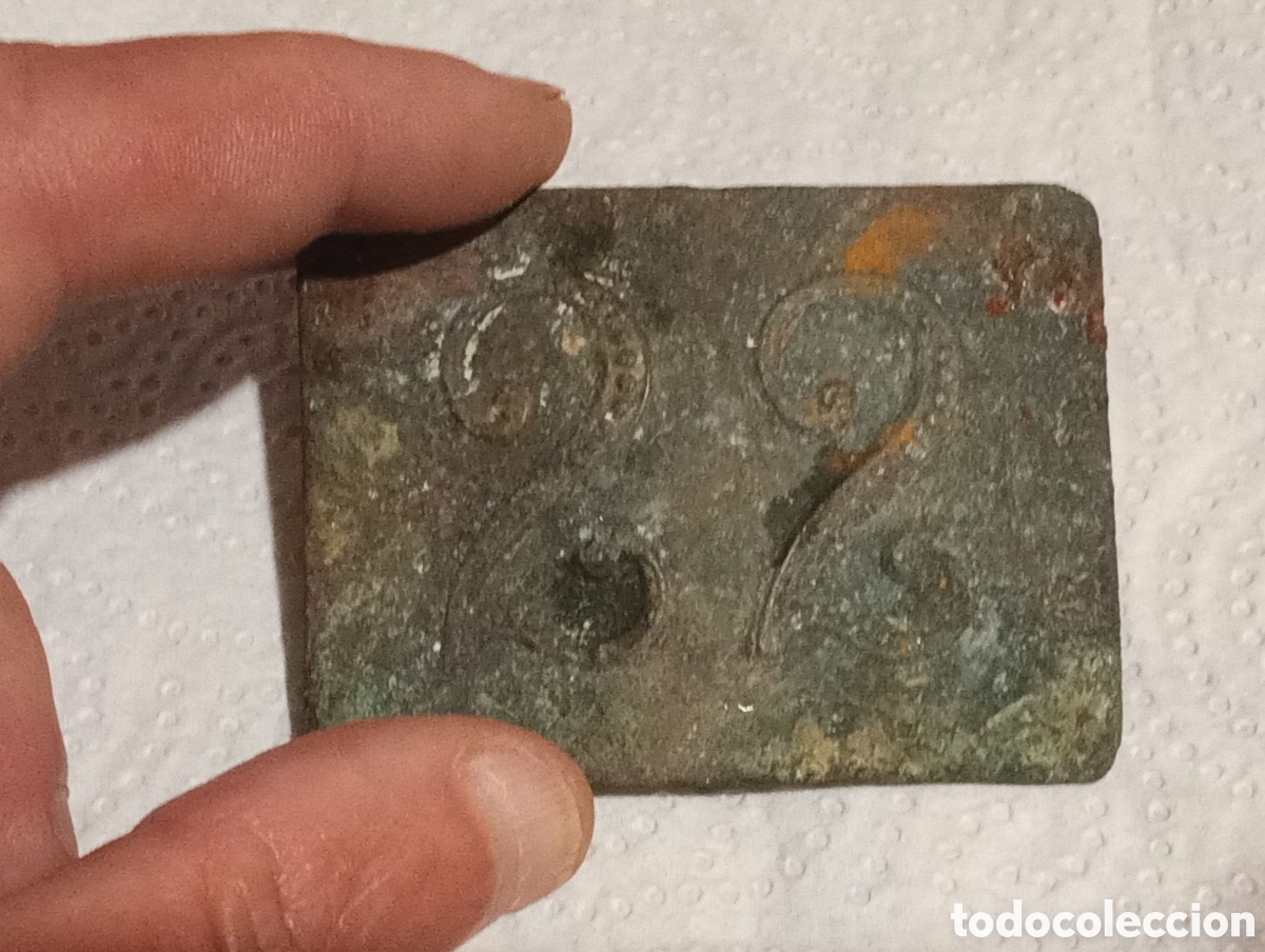 Antig&uuml;edades: Hebilla militar. Regimiento 22. Sin limpiar (s&oacute;lo agua).