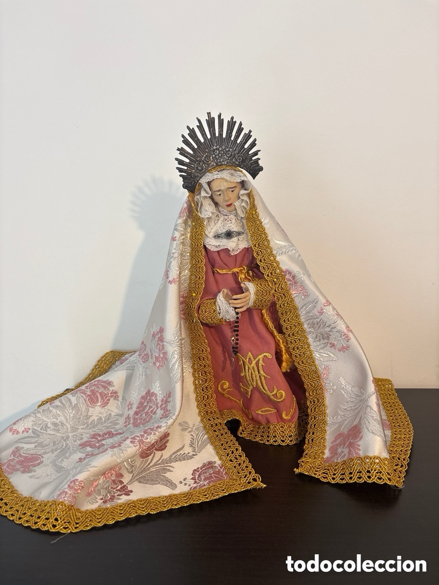 Antig&uuml;edades: Virgen cap i pota o virgen de vestir, corona y broche de plata de ley