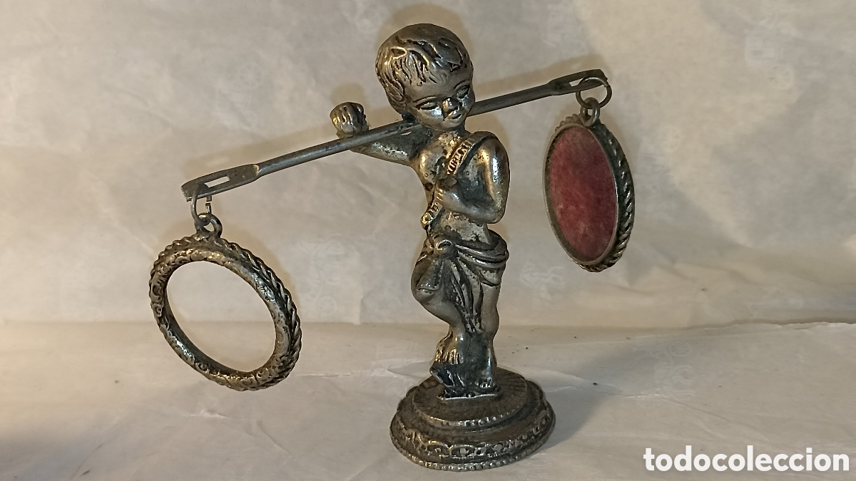 Antig&uuml;edades: Antigua Figura de Querub&iacute;n / Cupido de Metal con Balanza Portafotos - Vintage