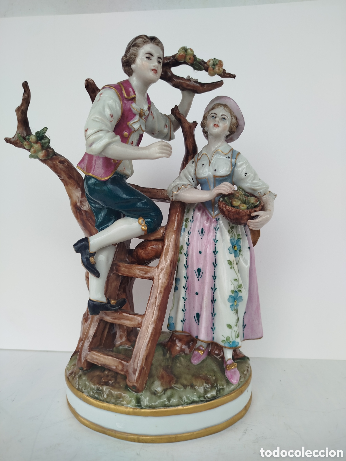 Antig&uuml;edades: Figura de porcelana con marca - Foto 1
