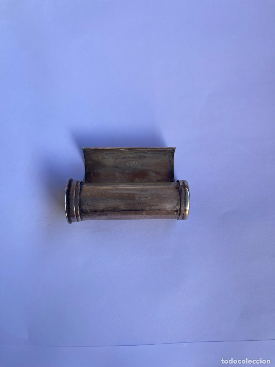 Antig&uuml;edades: Porta pinta labios plata CONTRASTES