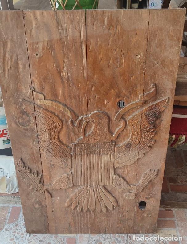 Antig&uuml;edades: ANTIGUO ESCUDO NOBILIARIO CON AGUILA TALLADA EN MADERA, VER FIRMA