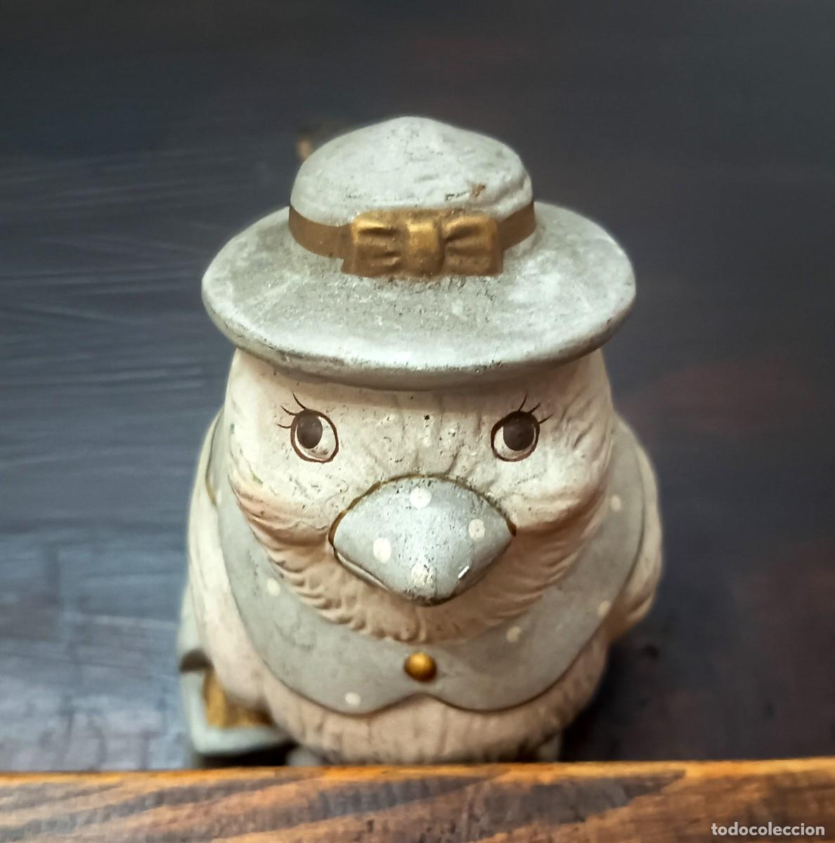 Antig&uuml;edades: B&uacute;ho de cer&aacute;mica, hucha pintada a mano