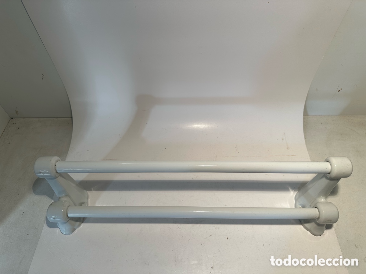 Antig&uuml;edades: ANTIGUO TOALLERO DOBLE DE PORCELANA VITRIFICADA BLANCA ART DECO.