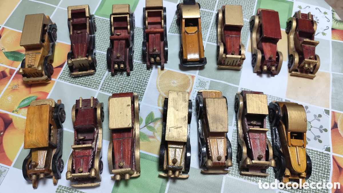 Antig&uuml;edades: Lote de 15 coches de madera