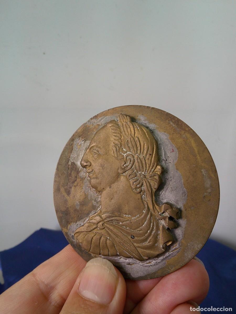 Antig&uuml;edades: &iexcl;&iexcl; PLACA &rdquo; CAROLUS IV. DEI GRATIA.&rdquo; (1790). 8 Reales. BRONCE. =ANTIGUA.= !! C-6.