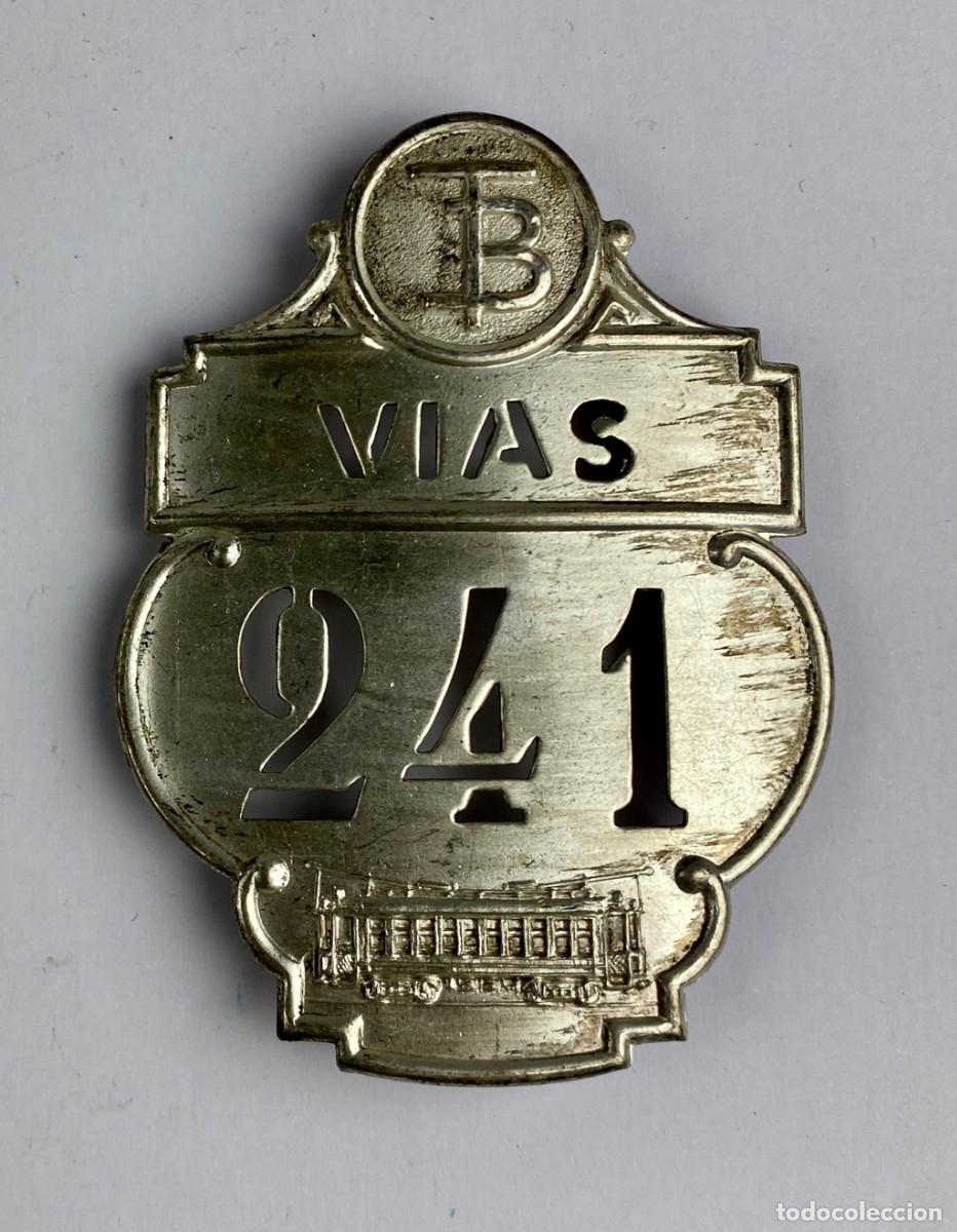 Antig&uuml;edades: TRANVIAS DE BARCELONA VIAS 241 placa de pecho o gorra
