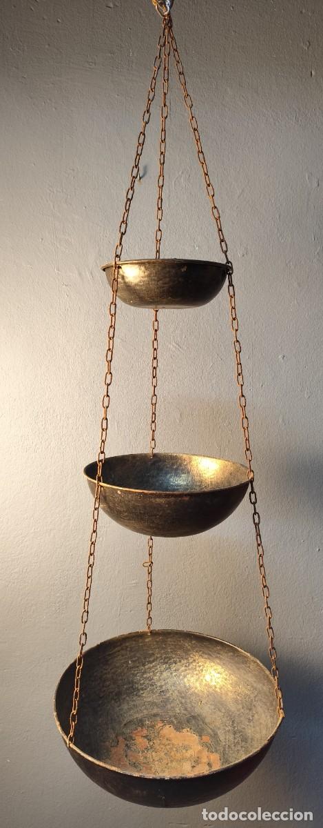 Antig&uuml;edades: Colgante decorativo met&aacute;lico de tres niveles