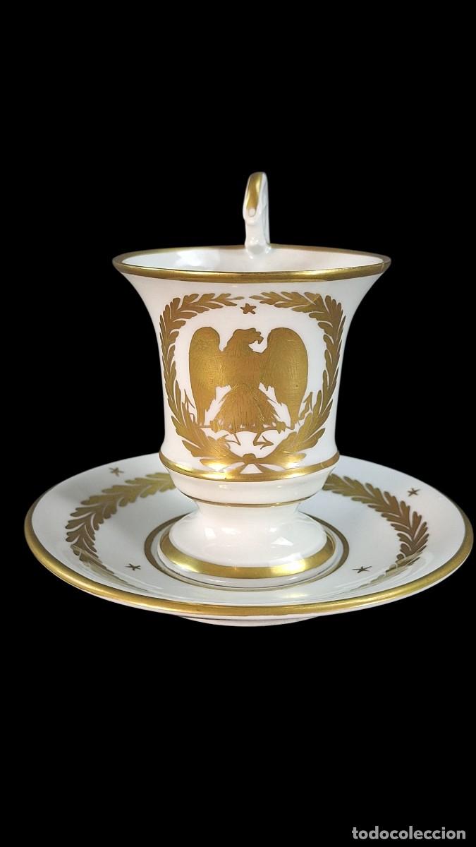 Antig&uuml;edades: Taza. Porcelana. Estilo napole&oacute;nico. Francia. Siglo XX. 12 x 13,5 cm.