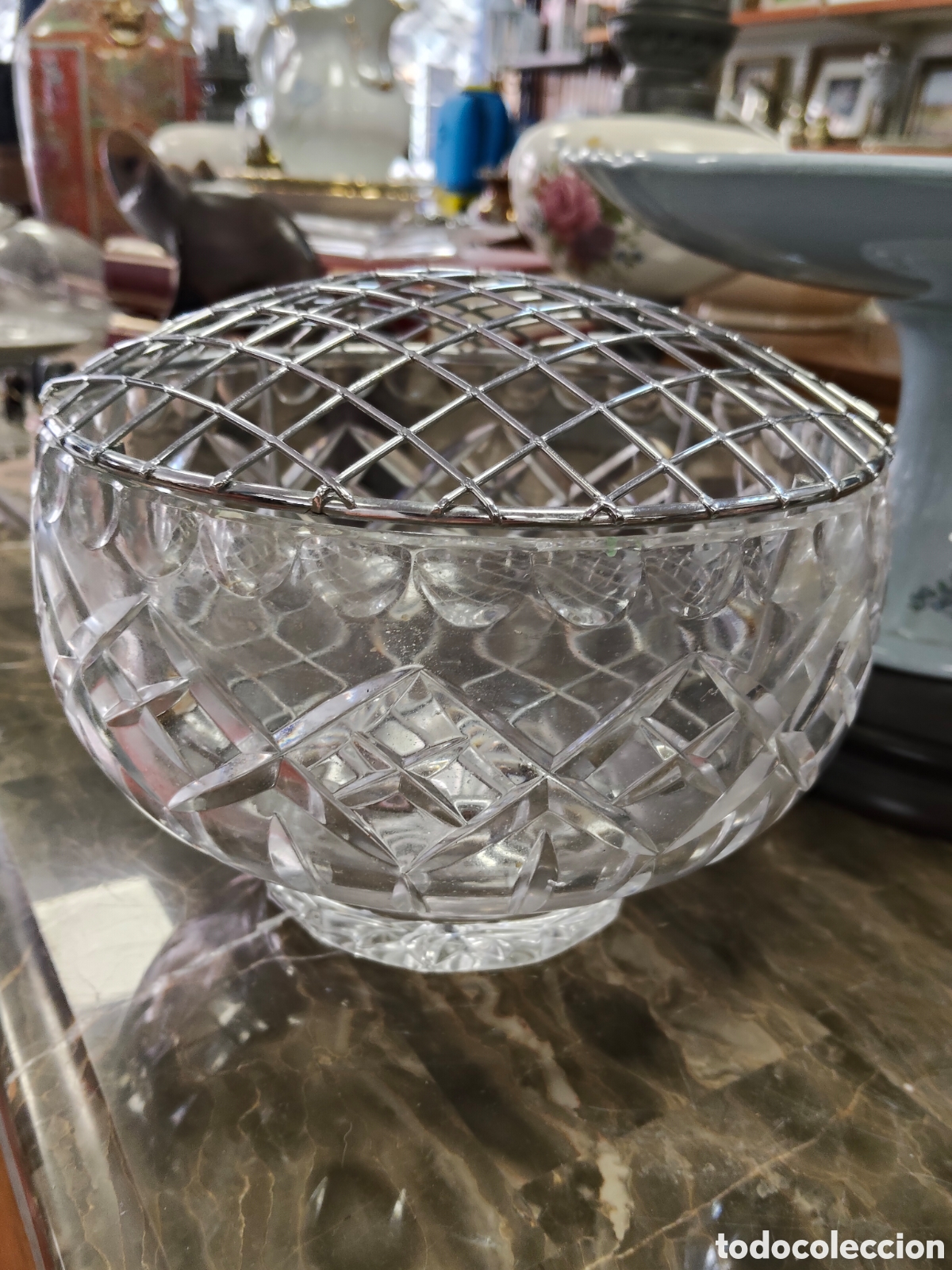 Antig&uuml;edades: Cuenco para rosas de cristal