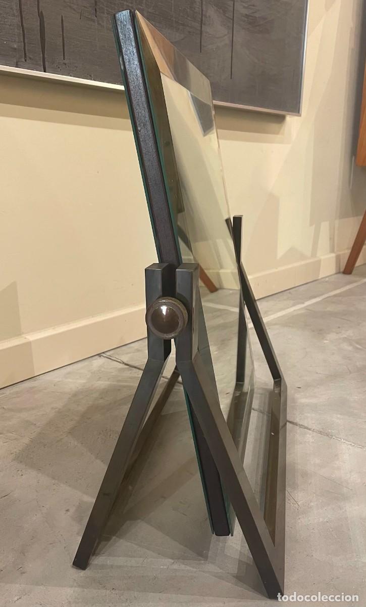Antig&uuml;edades: Espejo de mesa Mid-century oscilante en metal, a&ntilde;os 90