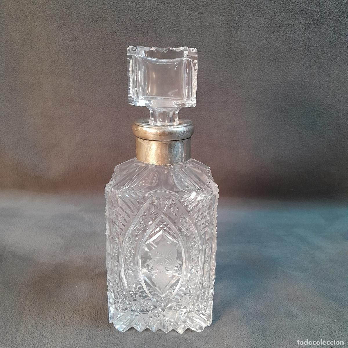 Antig&uuml;edades: LICORERA EN CRISTAL TALLADO CON MONTURA DE PLATA. FINALES DEL S.XIX.