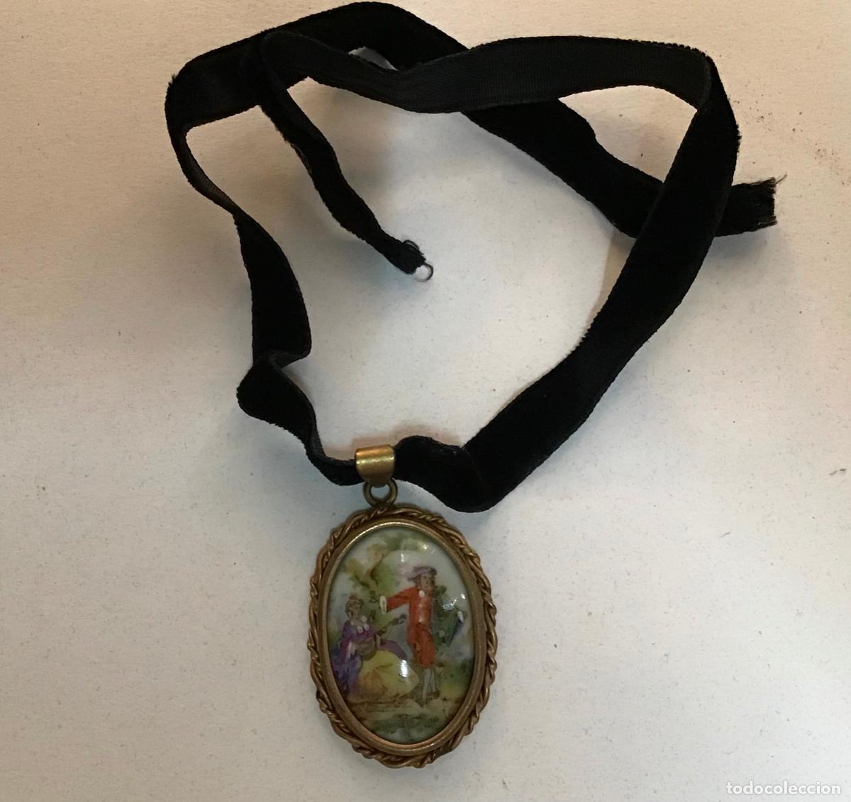 Antig&uuml;edades: MEDALL&Oacute;N DE LIMOGES CON CINTA - Foto 2