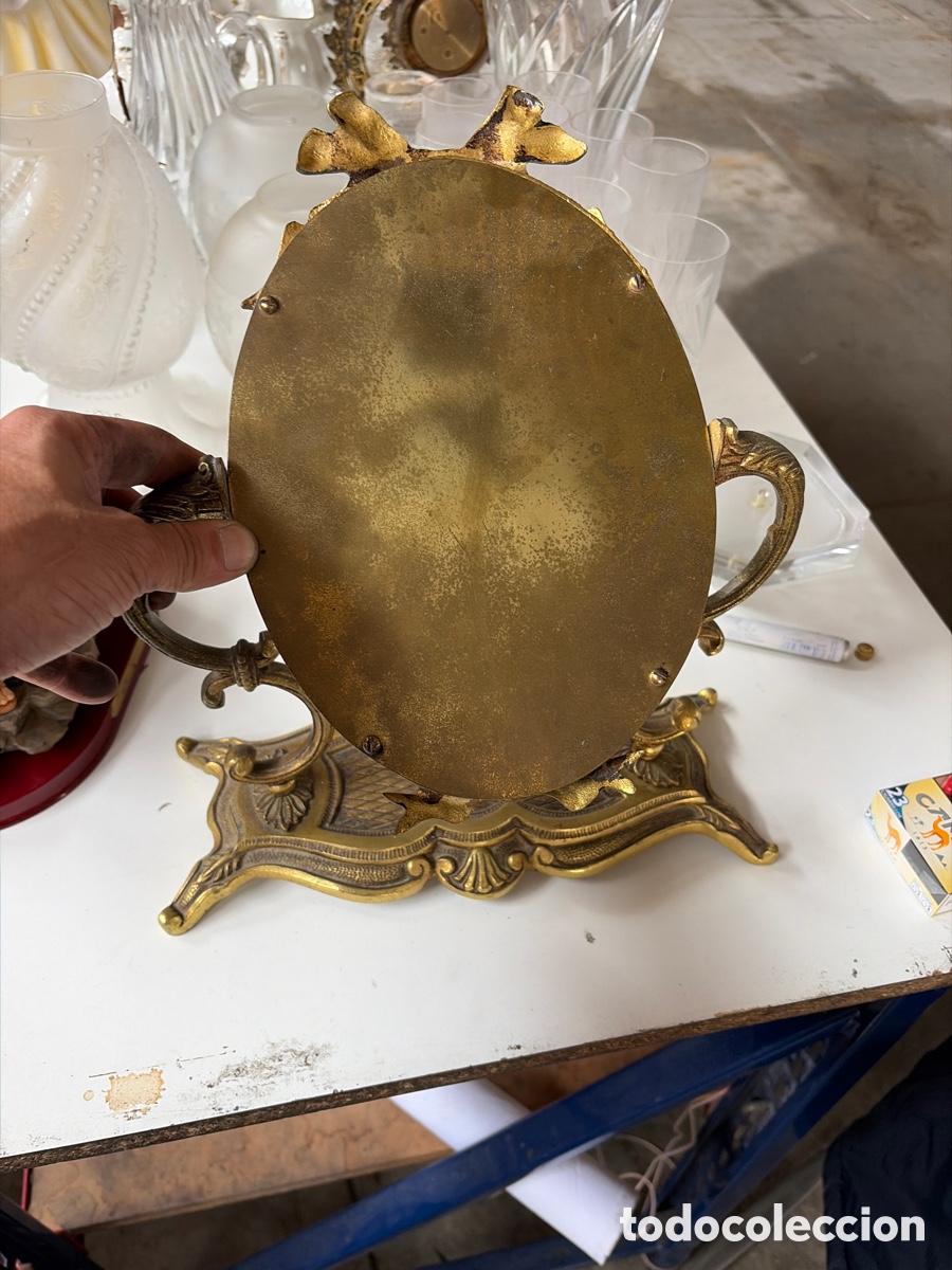 Antig&uuml;edades: Espejo lat&oacute;n de sobre mesa - Foto 2
