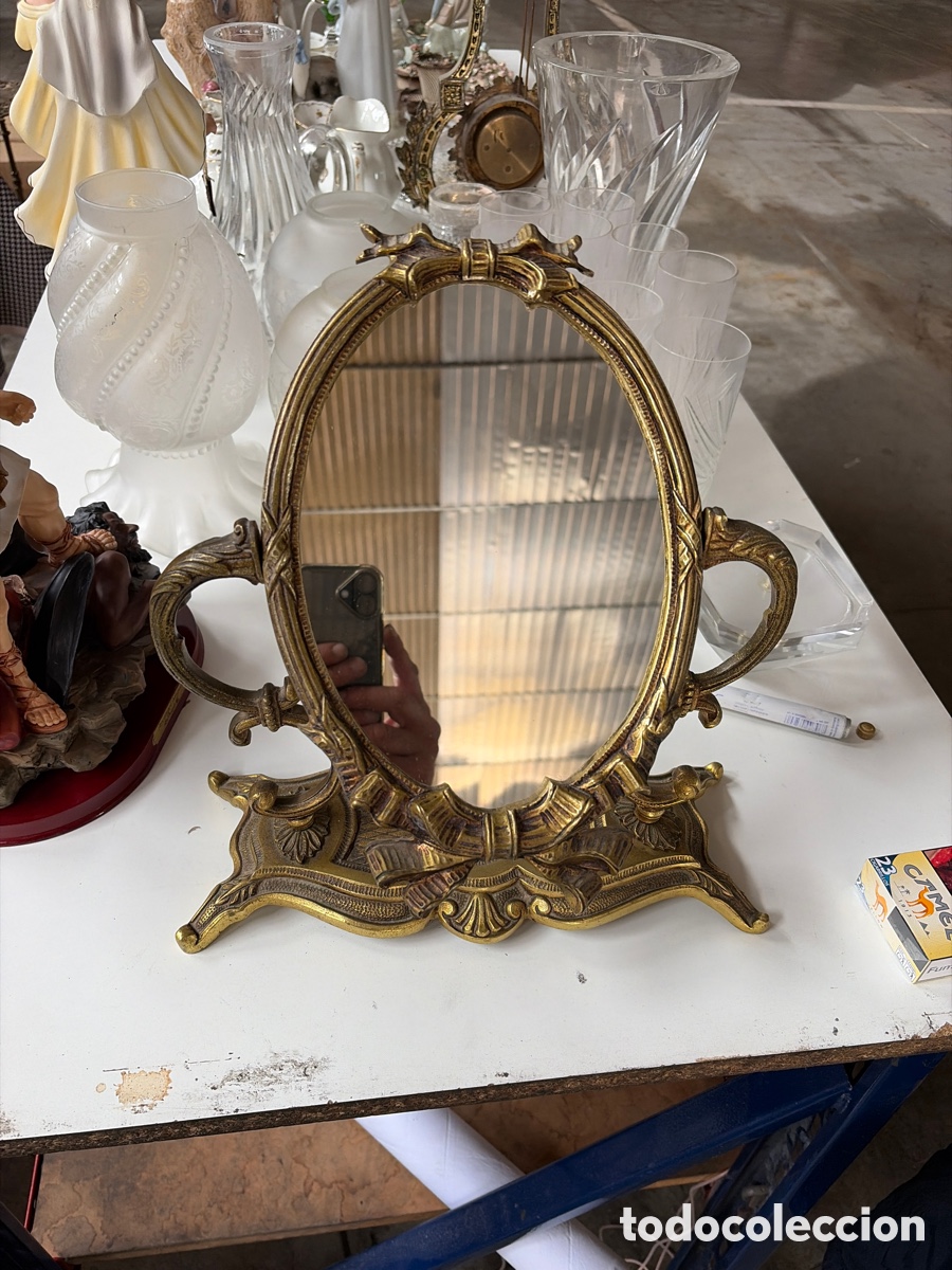 Antig&uuml;edades: Espejo lat&oacute;n de sobre mesa - Foto 1