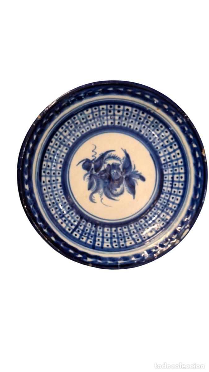Antig&uuml;edades: Plato cer&aacute;mica. Firmado. Manises. Valencia. Siglo XIX. 25,5 cm.
