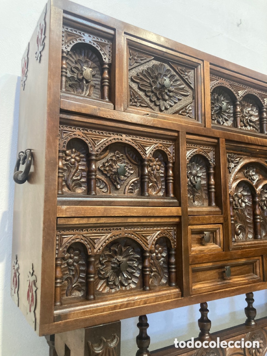 Antig&uuml;edades: Bargue&ntilde;o de nogal tallado - Foto 11