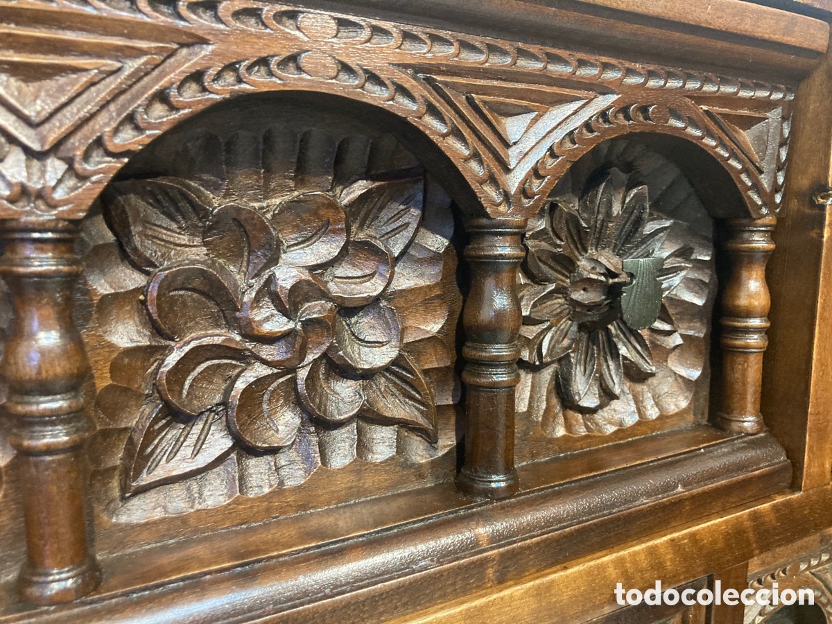 Antig&uuml;edades: Bargue&ntilde;o de nogal tallado - Foto 24