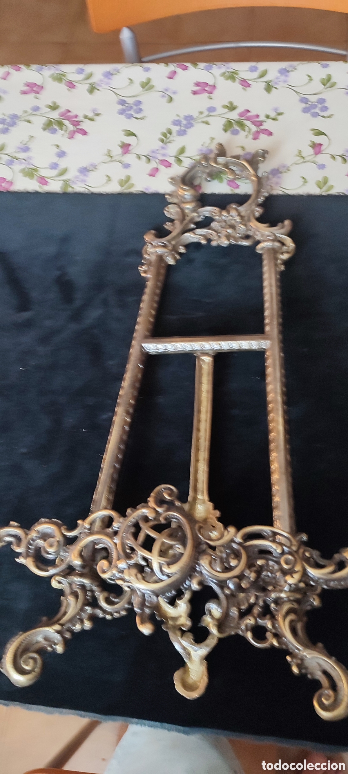 Antig&uuml;edades: Atril de bronce de mesa de principios del siglo XX