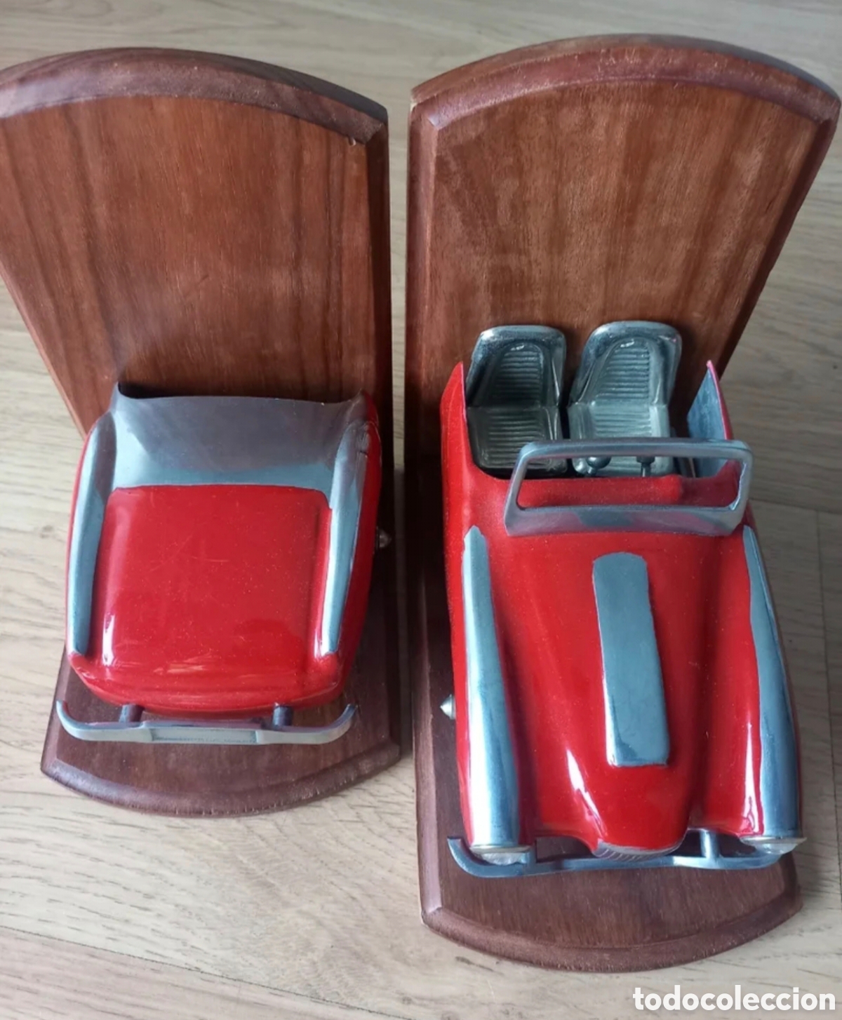 Antig&uuml;edades: Sujetalibros Vintage Coche Cl&aacute;sico Rojo Madera y Metal - Ideal Decoraci&oacute;n Retro / Coleccionismo